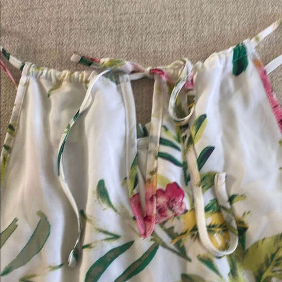 NY & Co. Tropical Printed Pleated Tank - Picture 5 of 7